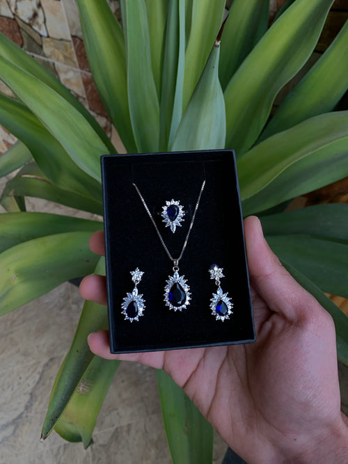 Blue diamond necklace set
