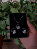 Necklace set with rounded design