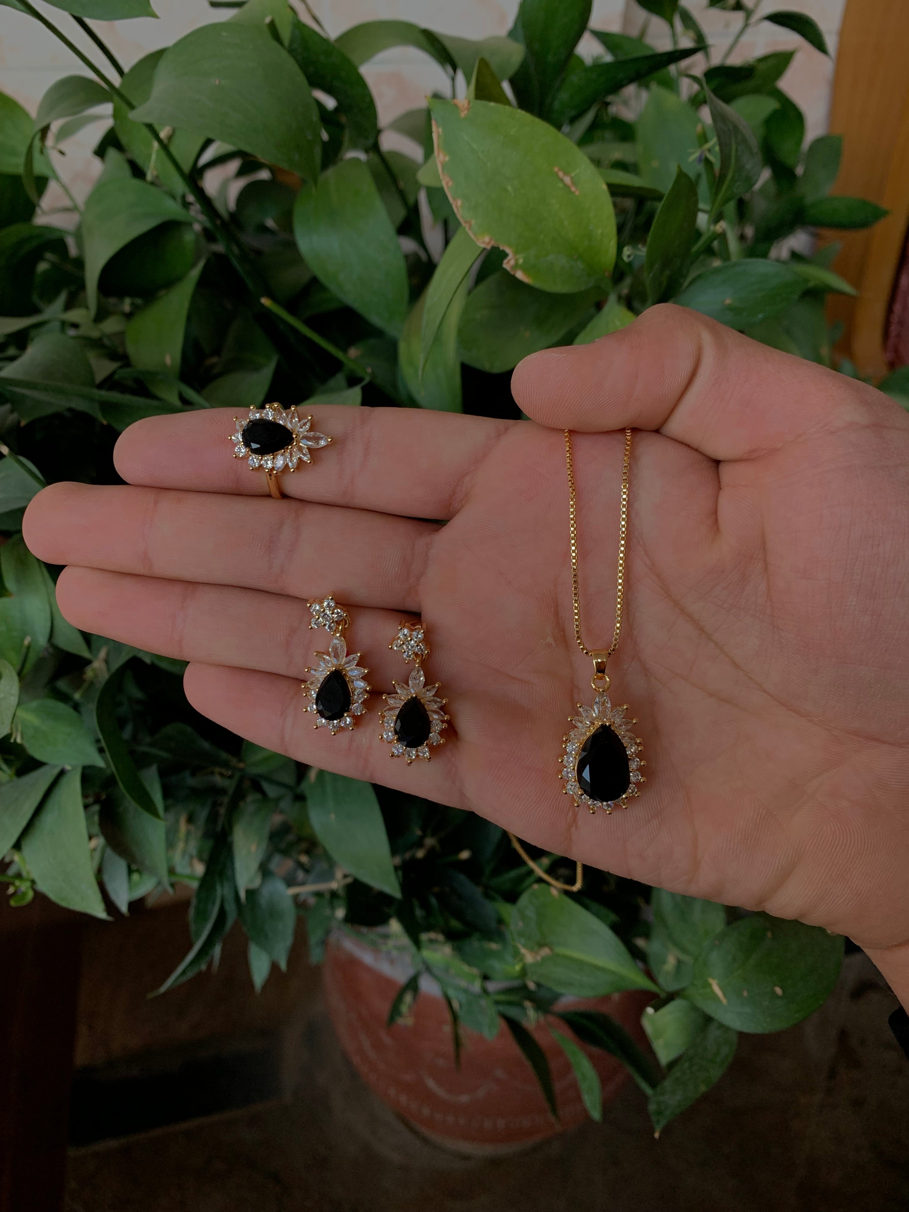Black diamond necklace set