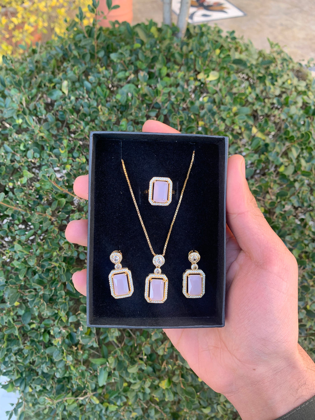 Necklace set with pink stone