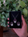 Necklace set with rounded design